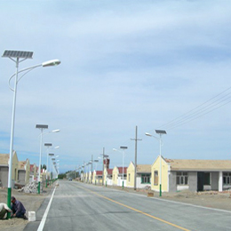 太陽能路燈何日“點(diǎn)亮”沈城街路？