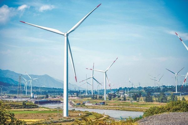 【組圖】風(fēng)電、光伏電站 長征路上看巨變